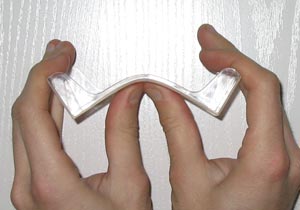 Caja antigolpes doblada sin romperse